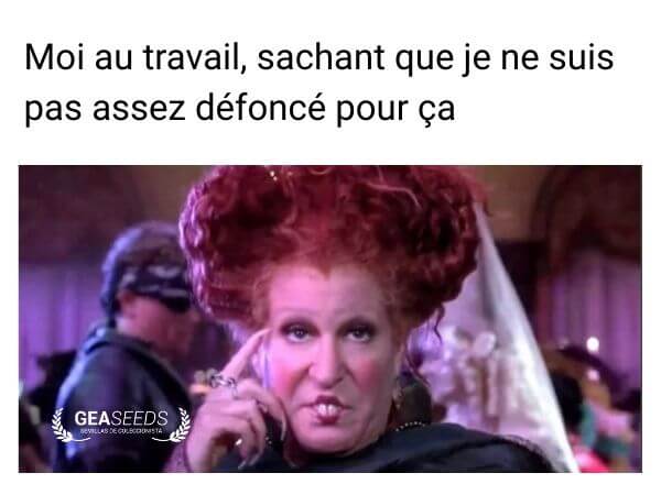 Mème drôle sur être au travail sans être assez défoncé pour supporter la situation
