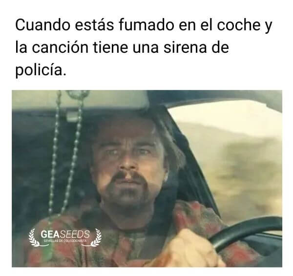 Di Caprio mirando con miedo por el retrovisor del coche